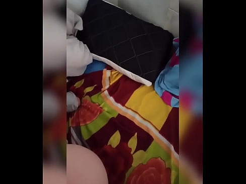 ❤️ منهنجي روم ميٽ گهر ۾ اڪيلي رهي ٿي ڇاڪاڻ ته هن جو مڙس موڪلن تي وڃي ٿو ۽ مان موقعو وٺان ٿو ته هن کي چوسان ۽ هن جي گدا کي کير سان ڀريان. ❌  اسان وٽ
